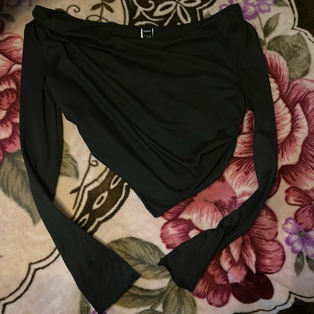 V shaped long sleeve crop top